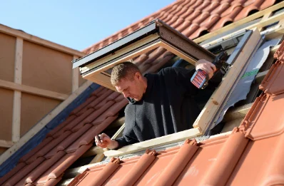 Pose de fenêtres de toit Velux à Larnas